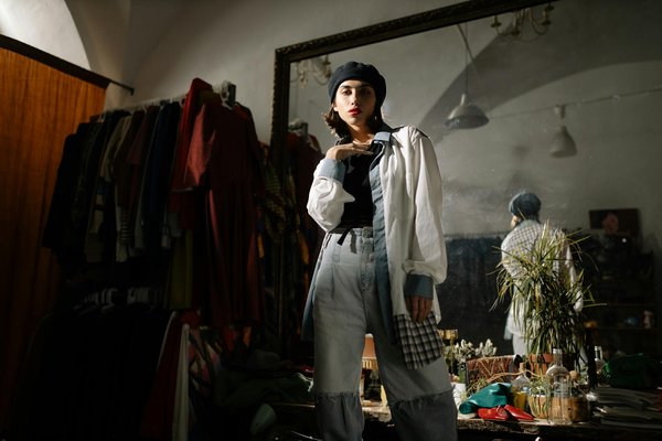 Welche Farben in der Mode heben die Stimmung von Frauen?